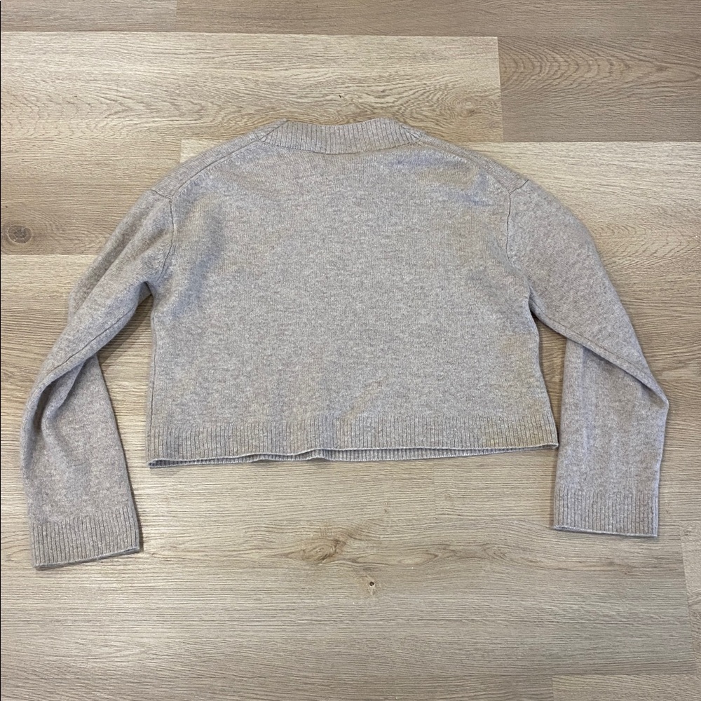 Weekday Reese Beige V-Neck Cropped Sweater Minimalist Knit - Picture 7 of 10